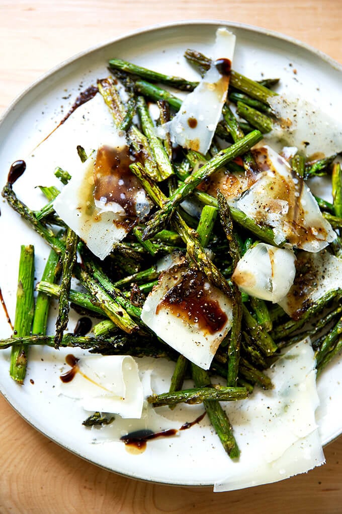 Elevate Sides: Roasted Asparagus with Balsamic Glaze & Parmesan